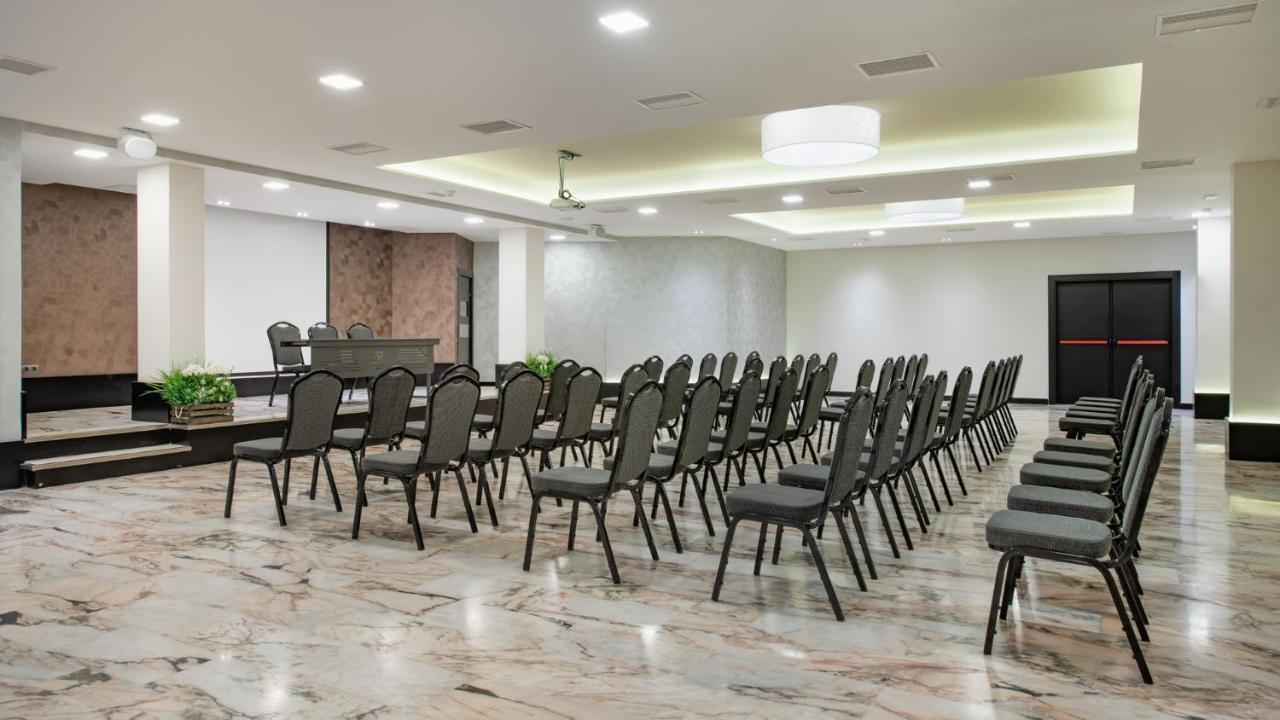 Hotel Parque Real シウダーレアル エクステリア 写真