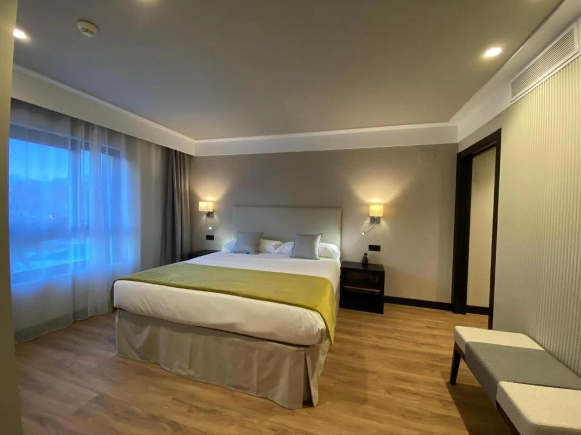 Hotel Parque Real シウダーレアル エクステリア 写真